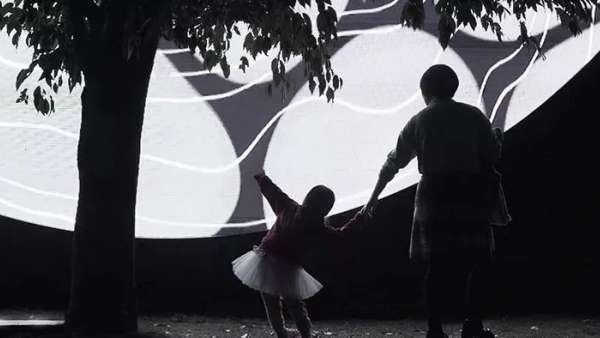 僅用一個(gè)燈光展覽活動(dòng)裝置就傳遞了大自然的聲音，自然之聲太神奇了