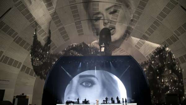 女設(shè)計(jì)師設(shè)計(jì)的這些舞美設(shè)計(jì)在戲劇活動策劃中的更有質(zhì)感