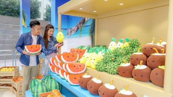 多國(guó)特色快閃店展覽活動(dòng)設(shè)計(jì)逼真，重視當(dāng)?shù)匚幕?，環(huán)球打卡的熱點(diǎn)