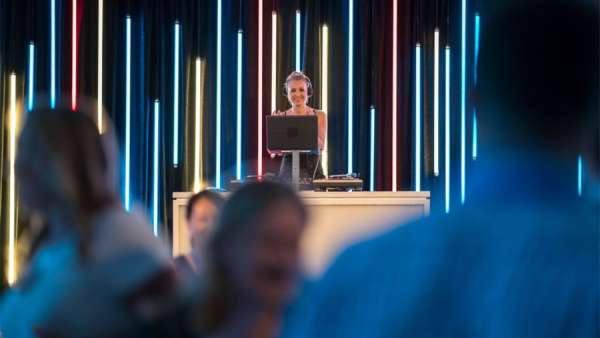 活動策劃中用LED燈帶也能創(chuàng)造一種突出、明顯的視覺效果