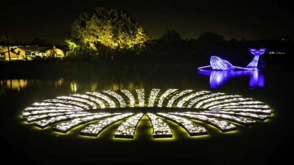 月津港燈光展覽活動增加了多媒體互動體驗，打造一場看得見的奇景