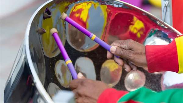 假日派對(duì)活動(dòng)也可多樣化，辦公頂樓也能花樣多多