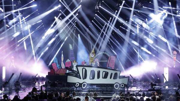 潘多拉魔盒概念的頒獎(jiǎng)典禮活動(dòng)，舞美不斷轉(zhuǎn)換的布景太震撼了