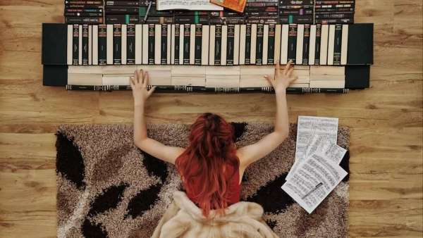 書中自有黃金屋，會(huì)展活動(dòng)現(xiàn)場策劃個(gè)書本的拍照打卡點(diǎn)也能黃金萬兩吧