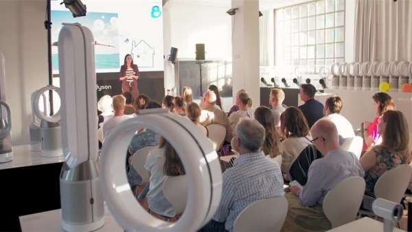 發(fā)布會活動策劃場地選用開放式的設(shè)計，零距離接觸產(chǎn)品體驗感十足