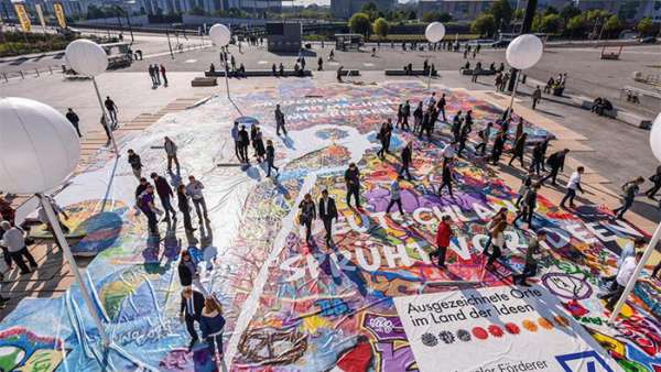 公益性創(chuàng)意活動(dòng)的策劃新意越來越多，這一里程碑注定得火