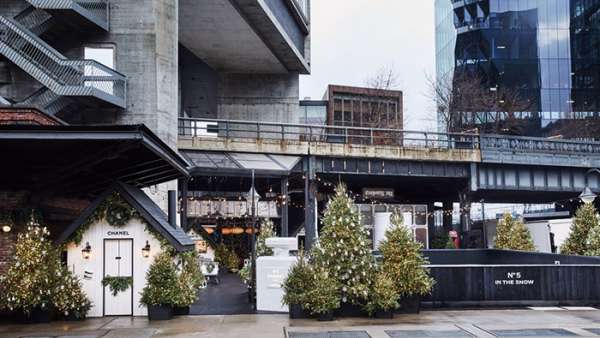 冬季仙境般的快閃店活動(dòng)現(xiàn)場(chǎng)香氣撲鼻，更有特殊的AR體驗(yàn)與你互動(dòng)