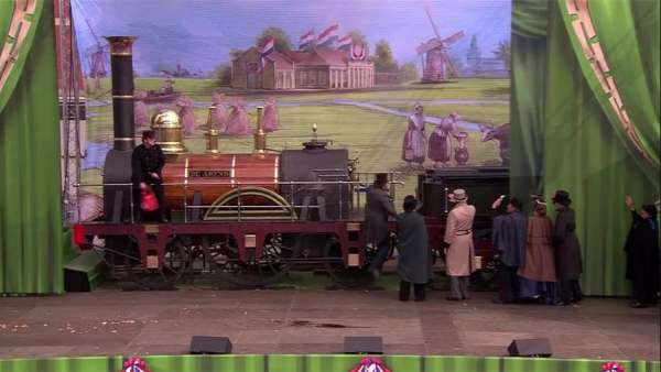 周年慶典活動(dòng)中的舞美設(shè)計(jì)竟是一個(gè)“床”，這般沉浸式打卡背景吸引力杠杠