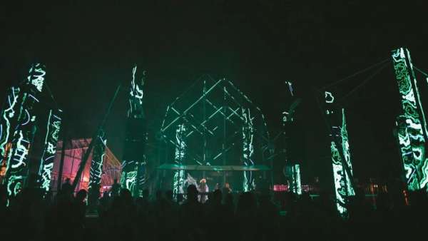 當(dāng)音樂(lè)節(jié)活動(dòng)策劃和新媒體相撞，火花引出的視聽(tīng)盛宴炸鍋了