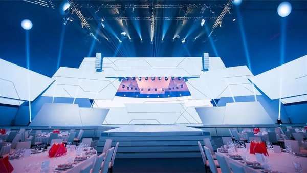 周年慶典活動(dòng)在帳篷中的演繹把歷史和尖端技術(shù)成就成功結(jié)合在一起