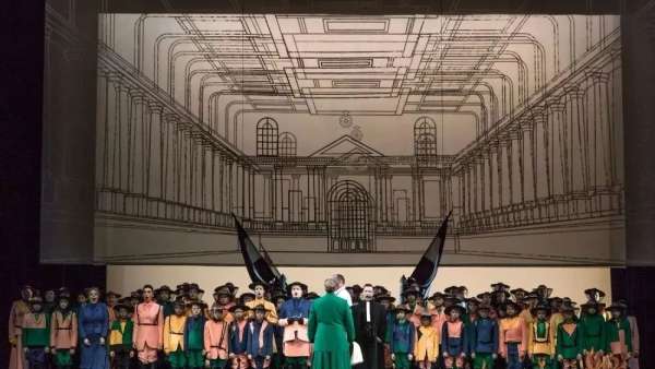 用舞美設計詮釋每場活動策劃的故事內容，她做的就很好