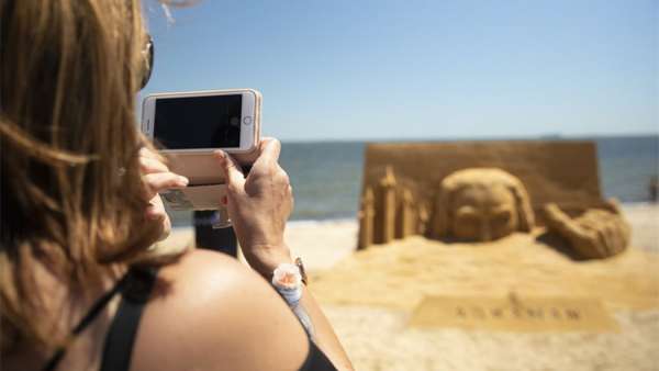 神奇的沙雕形象旨在推廣電影的上映，推廣慶?；顒硬邉澚咙c也是栩栩如生