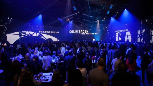 派對活動上以三維互動空間的形式拉近了品牌與客戶的距離