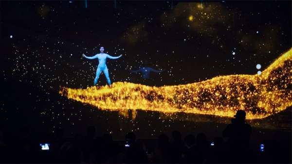 保險行業(yè)的開拓者獎頒獎典禮活動現(xiàn)場金碧輝煌、星光熠熠