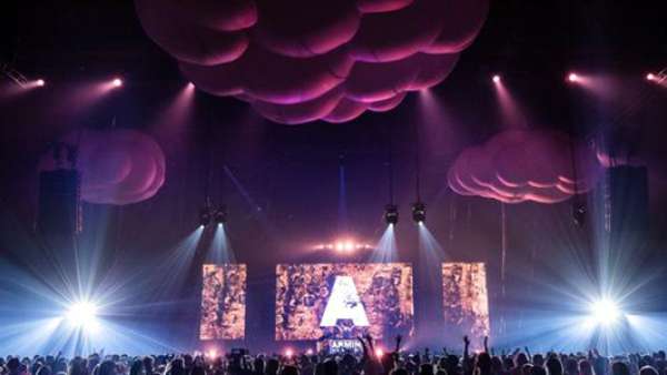 這位巨星演唱會活動策劃的舞美設計真的太硬核了，視覺盛宴??！