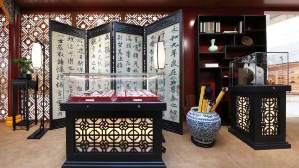 跨越時(shí)空 融合新生，快閃店會展活動(dòng)傳遞了東方美學(xué)與西方藝術(shù)的文化交融