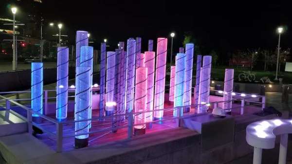 用5個“鍵盤”上的20個“鼓”就可以演奏了獨特的燈光聲音展覽活動，Magical！