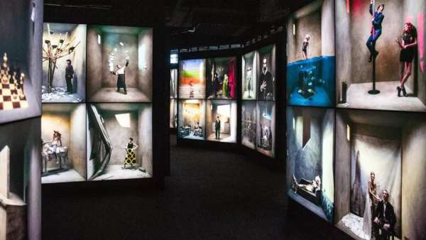 拉開尤杰尼歐藝術(shù)展覽活動幕布的下一秒，我們都是Cover Girl