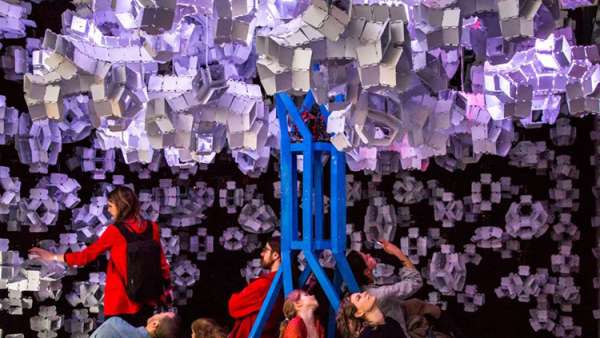 時(shí)下沉浸式體驗(yàn)展覽活動(dòng)越來越有“儀式感”了，藝術(shù)的魅力無法擋