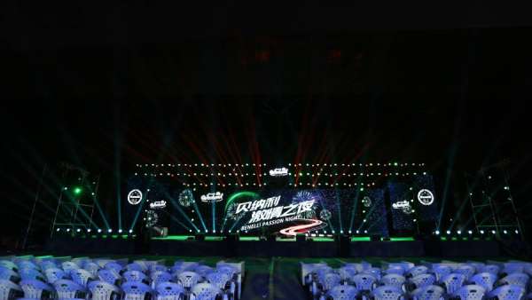 巡演收官活動(dòng)以白天的激情文化和晚上的炫技表演實(shí)力結(jié)尾