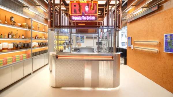 雞尾酒“奶茶”店的美陳展覽展示真的像在實驗室里操作一樣，有趣極了