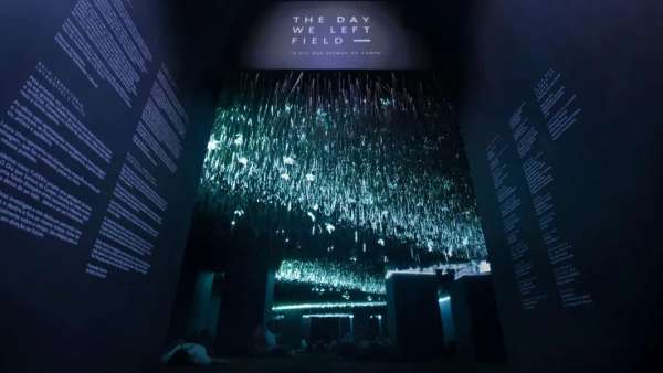 沉浸式藝術燈光展覽裝置形象地呈現(xiàn)了人與自然之間的微妙關系