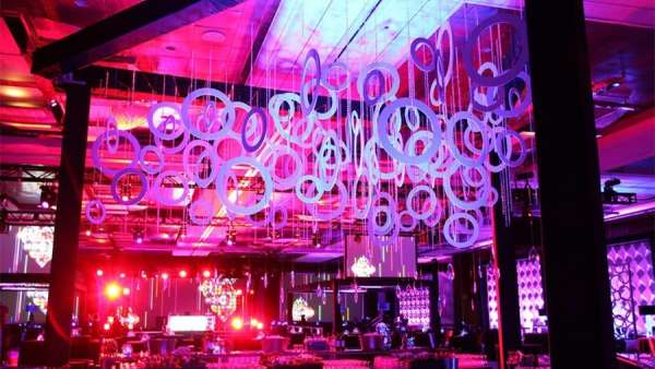 行業(yè)會(huì)議活動(dòng)真的不按常理出牌，刻板形象全然被各種裝飾打破