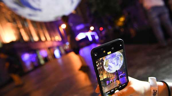 外灘“Discovery太空周”實(shí)境體驗(yàn)藝術(shù)會(huì)展活動(dòng)視覺(jué)沖擊太震撼心靈了