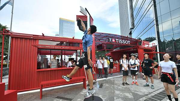 FIBA城市冠軍籃球城市巡回快閃式展覽活動(dòng)策劃了一場有趣的對決賽