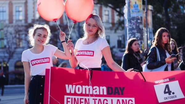 婦女節(jié)推廣活動策劃的主角是一個“超大”購物袋，好玩！