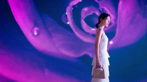 魔都這個黑玫瑰美妝快閃店展覽活動占據(jù)了五一假期的眼球