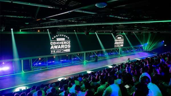 喜力商業(yè)周策劃了一系列交流互動展覽活動，炫酷派對活動更是嗨翻天