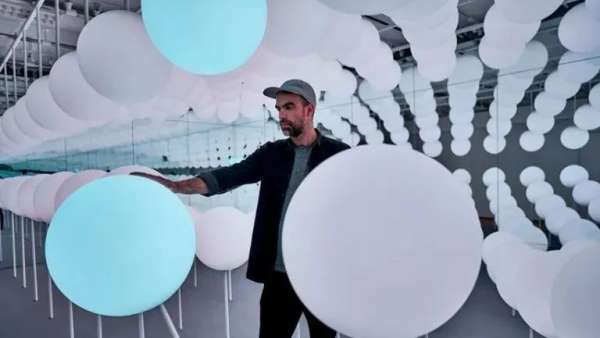 紐約的這個(gè)光之花田藝術(shù)展覽活動(dòng)裝置一開展秒變網(wǎng)紅打卡點(diǎn)