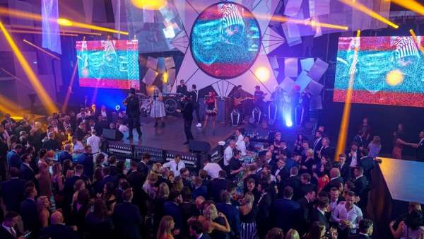 火速圍觀！晚會慶典活動策劃現(xiàn)場，連夜王都被招來當調(diào)酒師了