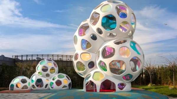 互動(dòng)體驗(yàn)展覽活動(dòng)裝置竟會(huì)神奇地改變顏色，巧妙世界就此打開(kāi)