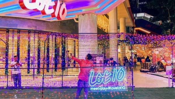 新馬泰商場美陳展覽活動旨在點亮疫情下的壓抑