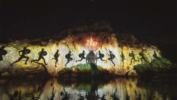 銀行的年會活動融合了自然環(huán)境，策劃得跟電影般藝術