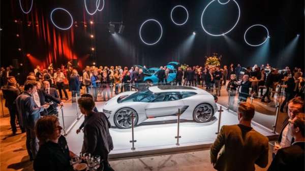 全電動(dòng)汽車新品發(fā)布活動(dòng)策劃用一段簡(jiǎn)短的視頻展開了成功的幻想