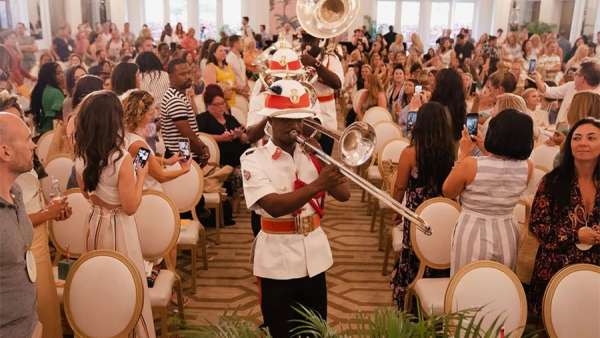 婚禮峰會活動策劃的開場更像是慶典活動，滿滿的音樂娛樂