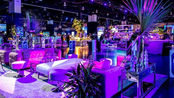 燈光色調(diào)也能策劃出高格調(diào)的派對(duì)活動(dòng)，看著就覺(jué)得奢侈