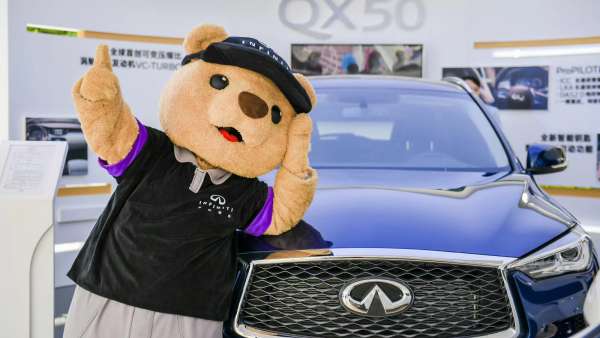 新英菲尼迪QX50快閃展覽活動亮相上海久光百貨，雨后客流感人
