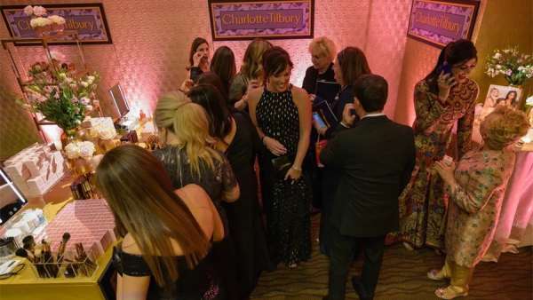 這屆的金球獎(jiǎng)慶功晚宴活動(dòng)星光熠熠，再次震撼了洛杉磯