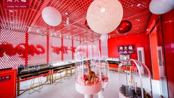 周大福集裝箱快閃店展覽活動紅色的箱殼點燃了眼里的火熱