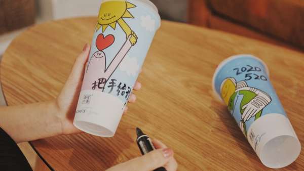奈雪的擁抱照相館快閃店活動策劃的這系列創(chuàng)意杯子太治愈了