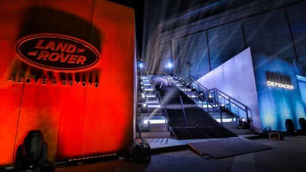 “硬漢”發(fā)布會活動策劃了一個巨大的盒子和斜坡，太狂野了