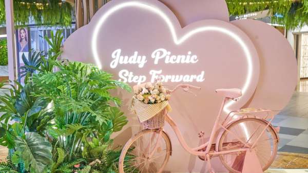 粉色主題的室內美妝快閃店活動爛漫開展，粉嫩色彩策劃真甜