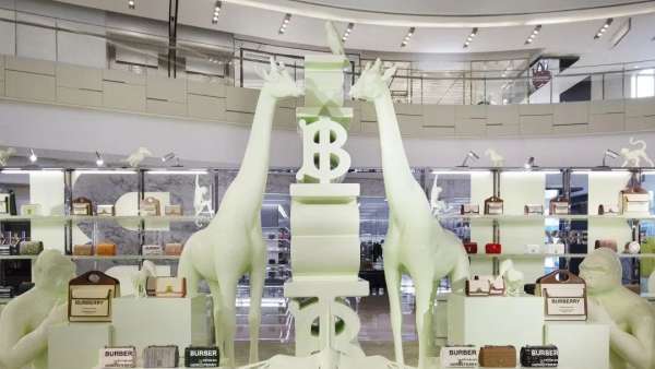 BURBERRY動(dòng)物主題的快閃店活動(dòng)策劃的這群小動(dòng)物太可愛(ài)熱鬧了