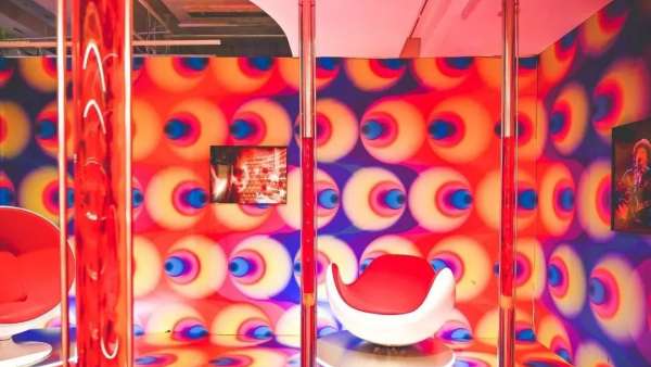 赫本玫瑰之約主題展覽活動(dòng)帶你融入經(jīng)典，穿越時(shí)空對(duì)話