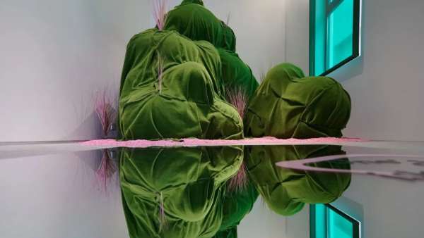 夏日島嶼主題的快閃店展覽活動(dòng)從入口處就打造了“登島”的氛圍