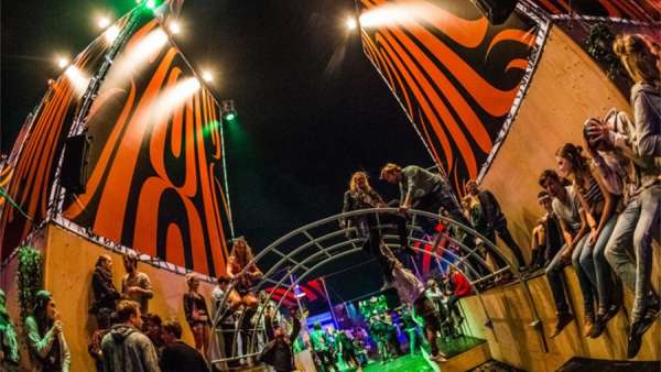 低地音樂節(jié)活動策劃的集裝箱品牌體驗(yàn)中心才是音樂節(jié)的靈魂